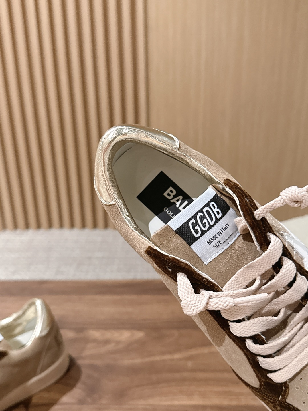 #限女码 GOLDEN GOOSE#早秋新款星星做旧星星板鞋 自带复古松弛街头氛围感,经典星星标识辨识度拉满,做旧质感随 #限女码 GOLDEN GOOSE#早秋新款星星做旧星星板鞋 自带复古松弛街头氛围感,经典星星标识辨识度拉满,做旧质感随