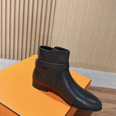 HERMES 爱马仕 把经典发挥到极致 Neo 双圈踝带及踝靴/ KeLLY扣短靴. 🧡🧡… 只要推开爱马仕的大门, HERMES 爱马仕 把经典发挥到极致 Neo 双圈踝带及踝靴/ KeLLY扣短靴. 🧡🧡… 只要推开爱马仕的大门,