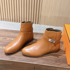HERMES 爱马仕 把经典发挥到极致 Neo 双圈踝带及踝靴/ KeLLY扣短靴. 🧡🧡… 只要推开爱马仕的大门, HERMES 爱马仕 把经典发挥到极致 Neo 双圈踝带及踝靴/ KeLLY扣短靴. 🧡🧡… 只要推开爱马仕的大门,