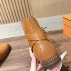HERMES 爱马仕 把经典发挥到极致 Neo 双圈踝带及踝靴/ KeLLY扣短靴. 🧡🧡… 只要推开爱马仕的大门, HERMES 爱马仕 把经典发挥到极致 Neo 双圈踝带及踝靴/ KeLLY扣短靴. 🧡🧡… 只要推开爱马仕的大门,