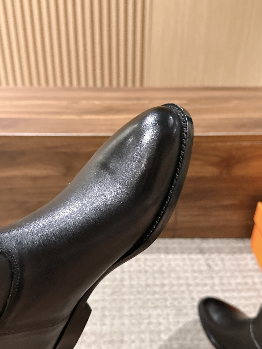 #皮面 HERMES 爱马仕kelly扣骑士靴长靴 经典的H家族筒靴风格不会落伍 配上爱马仕特有的扣子更具大气风范 经典 #皮面 HERMES 爱马仕kelly扣骑士靴长靴 经典的H家族筒靴风格不会落伍 配上爱马仕特有的扣子更具大气风范 经典