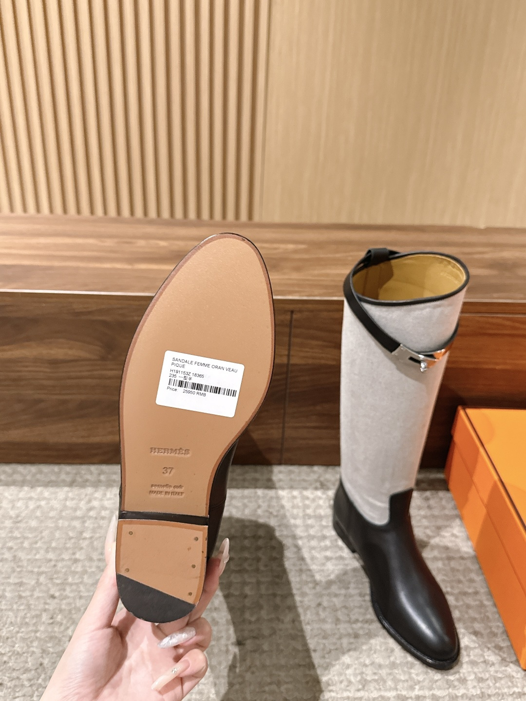 #布面 HERMES 爱马仕kelly扣骑士靴长靴 经典的H家族筒靴风格不会落伍 配上爱马仕特有的扣子更具大气风范 经典