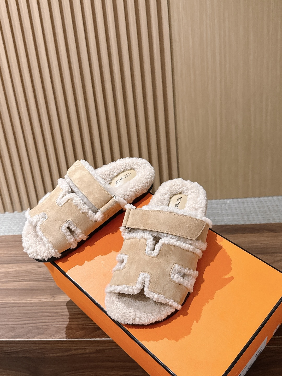 男+10 Hermes Chypre#爱马仕秋冬新款H型加绒毛毛拖二舅拖 自带慵懒轻奢氛围感的秋冬居家外穿毛拖，经典标志