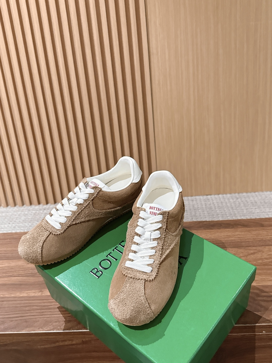 Bottega Veneta BV葆蝶家早秋新款复古休闲德训鞋 自带松弛复古文艺的低调高级氛围感，侧边简约色块拼接利落大