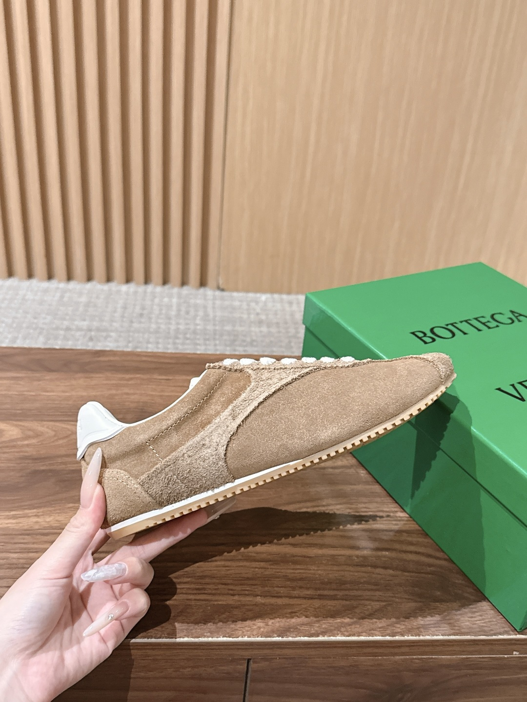 Bottega Veneta BV葆蝶家早秋新款复古休闲德训鞋 自带松弛复古文艺的低调高级氛围感，侧边简约色块拼接利落大
