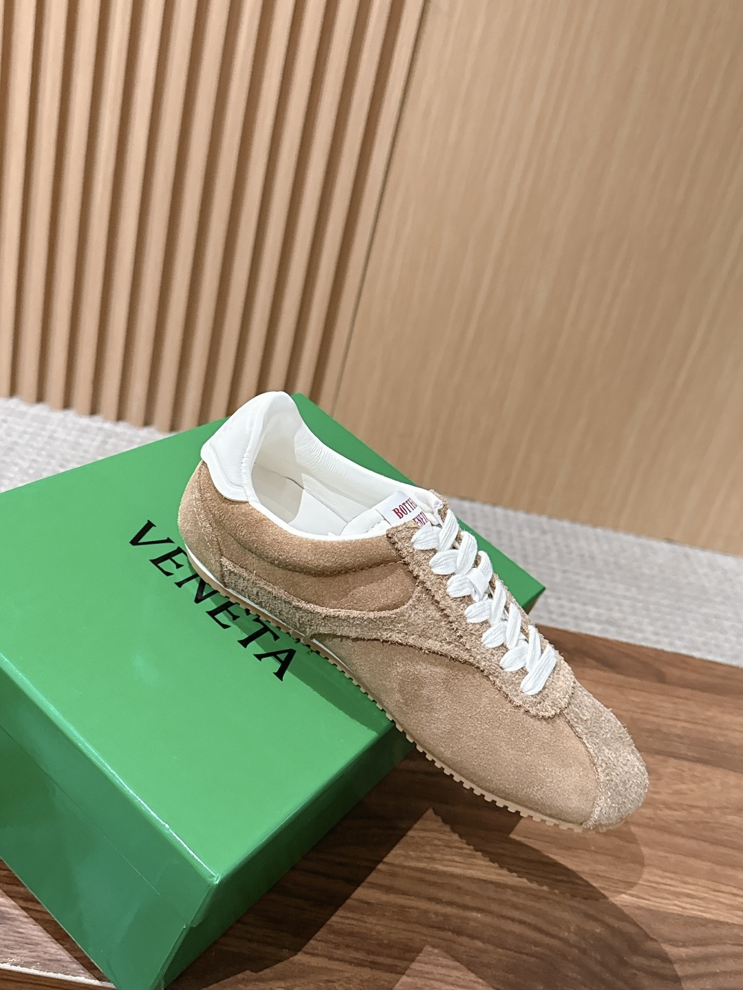 Bottega Veneta BV葆蝶家早秋新款复古休闲德训鞋 自带松弛复古文艺的低调高级氛围感，侧边简约色块拼接利落大