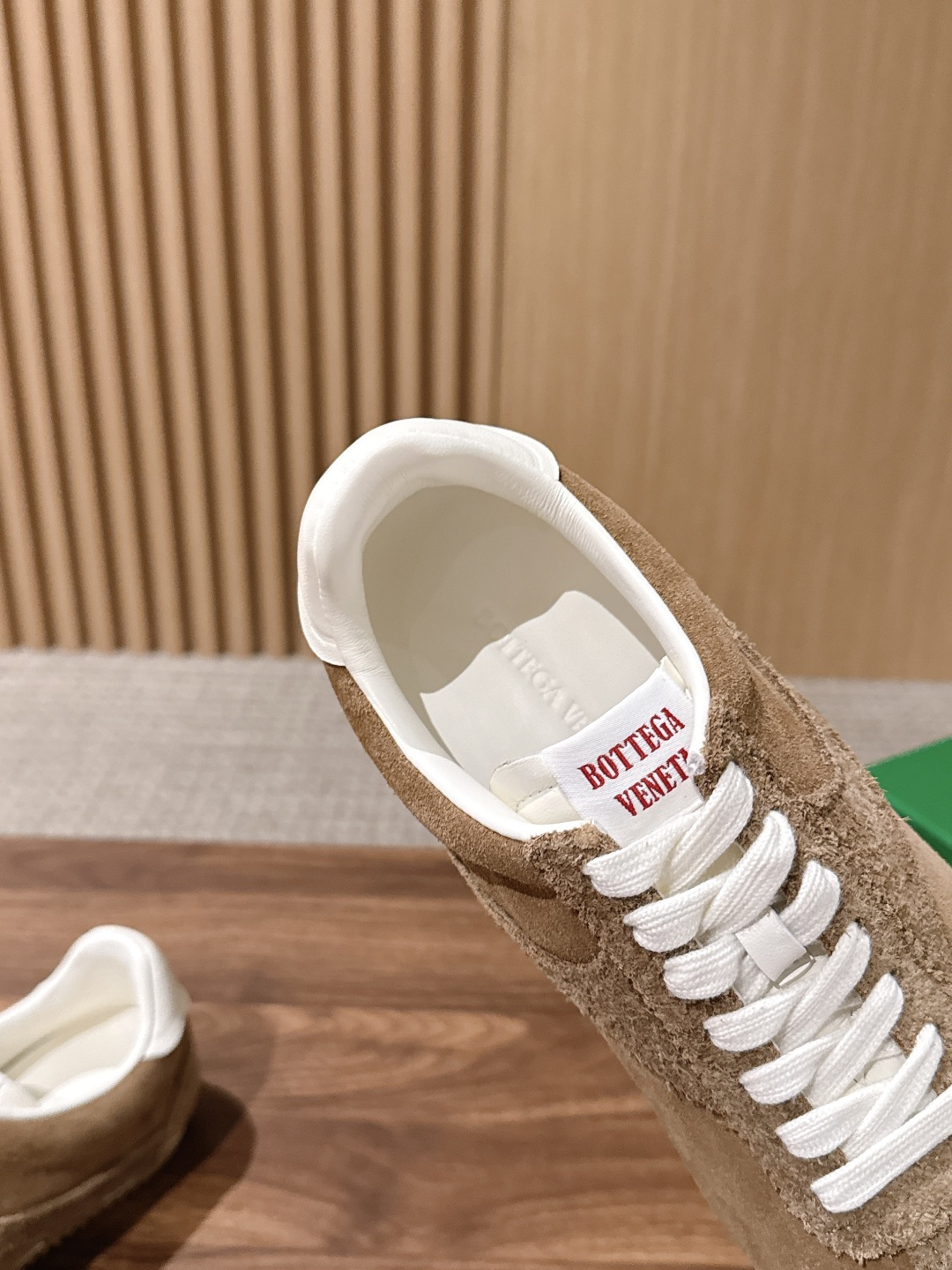 Bottega Veneta BV葆蝶家早秋新款复古休闲德训鞋 自带松弛复古文艺的低调高级氛围感，侧边简约色块拼接利落大