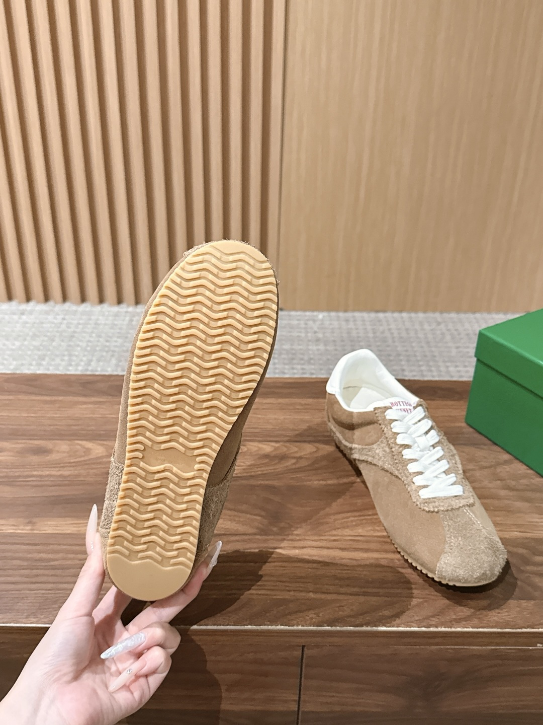 Bottega Veneta BV葆蝶家早秋新款复古休闲德训鞋 自带松弛复古文艺的低调高级氛围感，侧边简约色块拼接利落大