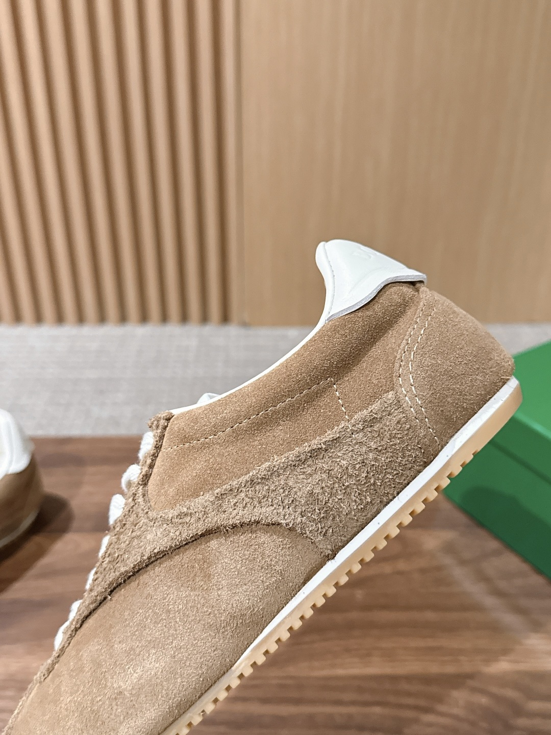 Bottega Veneta BV葆蝶家早秋新款复古休闲德训鞋 自带松弛复古文艺的低调高级氛围感，侧边简约色块拼接利落大