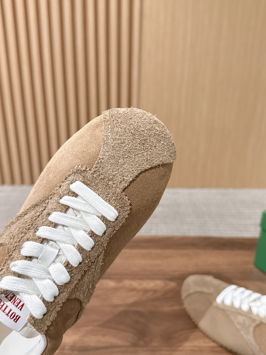 Bottega Veneta BV葆蝶家早秋新款复古休闲德训鞋 自带松弛复古文艺的低调高级氛围感，侧边简约色块拼接利落大