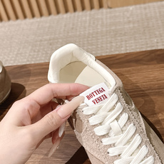 Bottega Veneta BV葆蝶家早秋新款复古休闲德训鞋 自带松弛复古文艺的低调高级氛围感,侧边简约色块拼接利落大 Bottega Veneta BV葆蝶家早秋新款复古休闲德训鞋 自带松弛复古文艺的低调高级氛围感,侧边简约色块拼接利落大