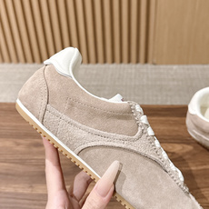 Bottega Veneta BV葆蝶家早秋新款复古休闲德训鞋 自带松弛复古文艺的低调高级氛围感,侧边简约色块拼接利落大 Bottega Veneta BV葆蝶家早秋新款复古休闲德训鞋 自带松弛复古文艺的低调高级氛围感,侧边简约色块拼接利落大