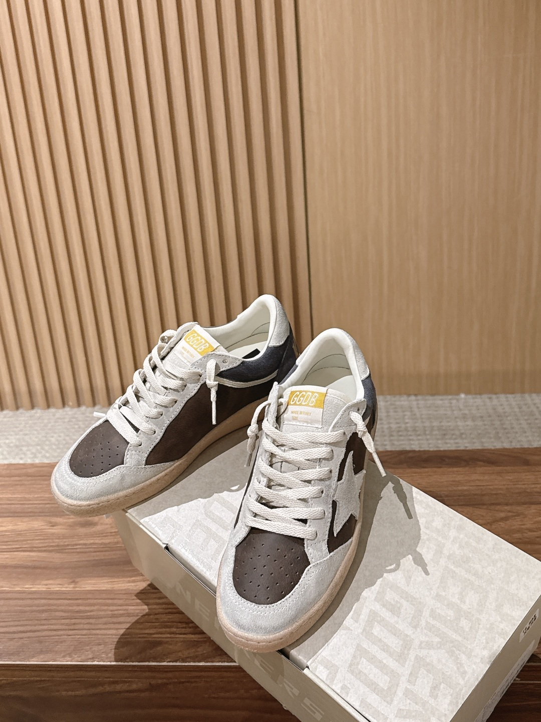 #限女码 GOLDEN GOOSE#早秋新款星星做旧星星板鞋 自带复古松弛街头氛围感，经典星星标识辨识度拉满，做旧质感随
