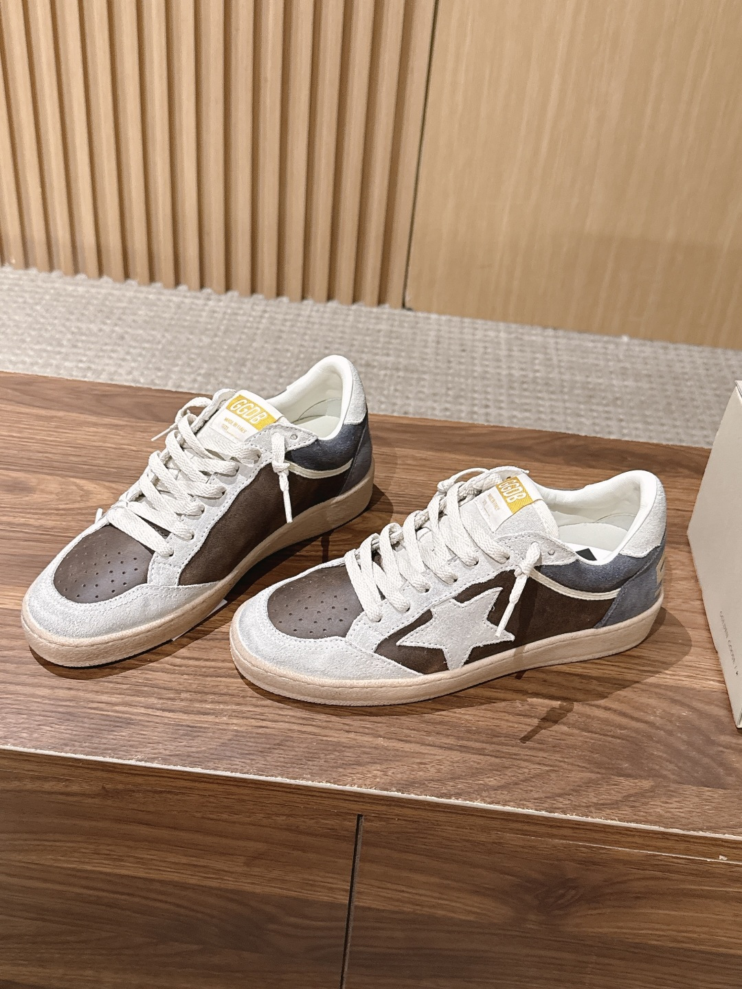 #限女码 GOLDEN GOOSE#早秋新款星星做旧星星板鞋 自带复古松弛街头氛围感，经典星星标识辨识度拉满，做旧质感随