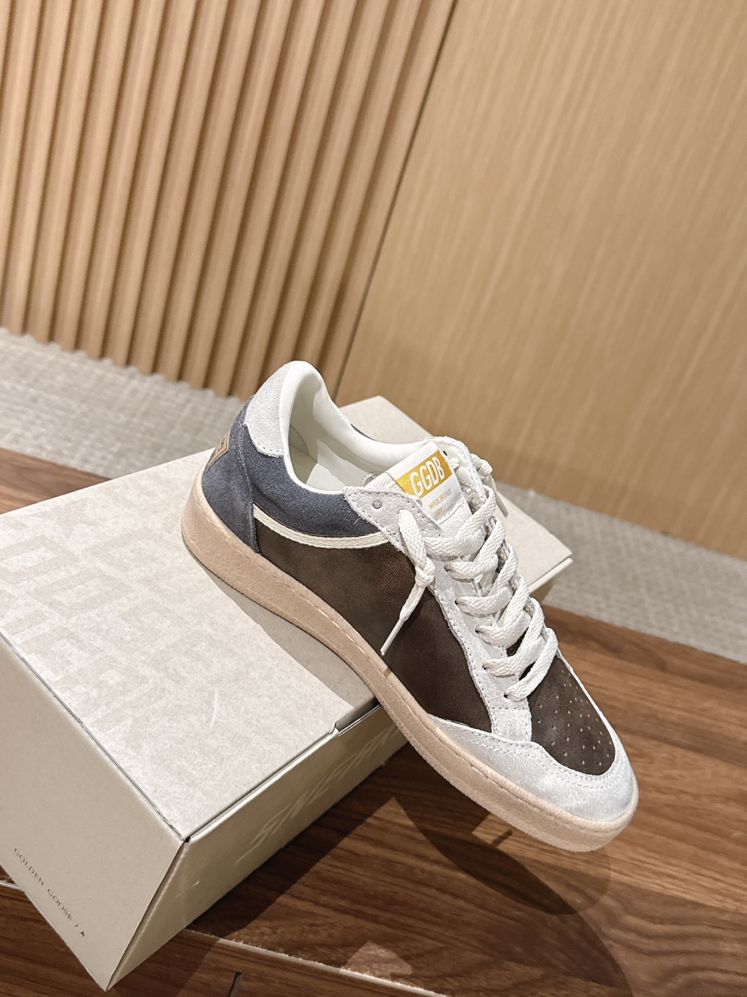 #限女码 GOLDEN GOOSE#早秋新款星星做旧星星板鞋 自带复古松弛街头氛围感，经典星星标识辨识度拉满，做旧质感随