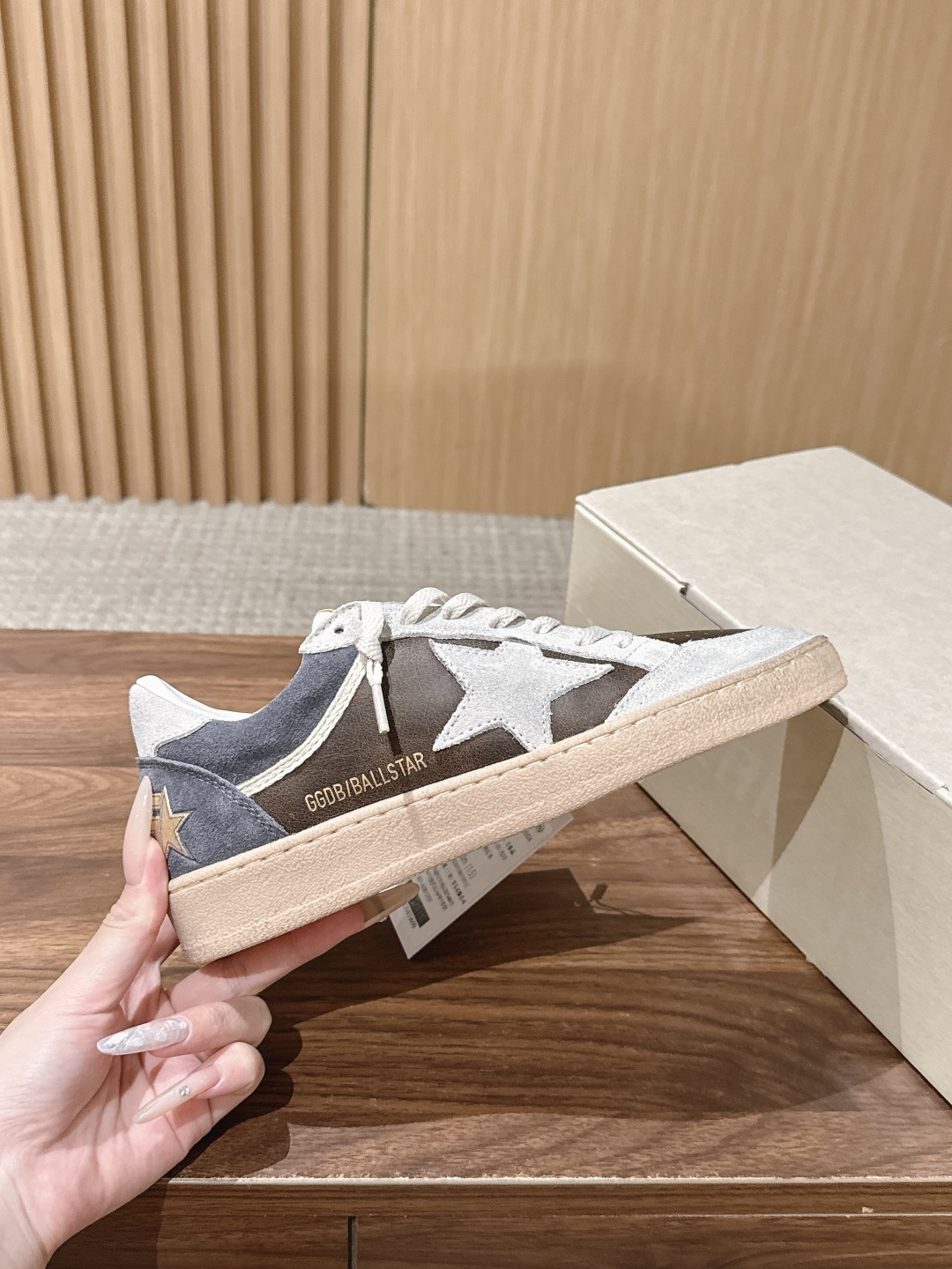 #限女码 GOLDEN GOOSE#早秋新款星星做旧星星板鞋 自带复古松弛街头氛围感，经典星星标识辨识度拉满，做旧质感随
