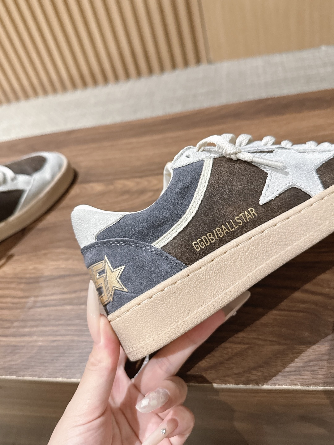 #限女码 GOLDEN GOOSE#早秋新款星星做旧星星板鞋 自带复古松弛街头氛围感，经典星星标识辨识度拉满，做旧质感随
