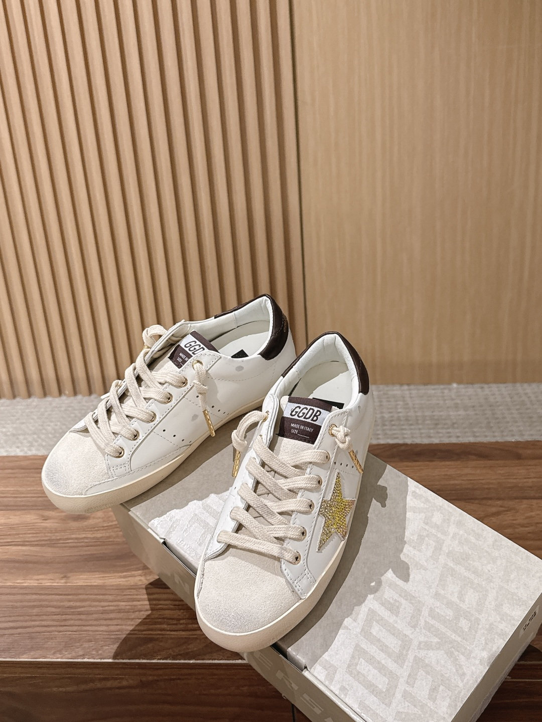 #限女码 GOLDEN GOOSE#早秋新款星星做旧星星板鞋 自带复古松弛街头氛围感,经典星星标识辨识度拉满,做旧质感随 #限女码 GOLDEN GOOSE#早秋新款星星做旧星星板鞋 自带复古松弛街头氛围感,经典星星标识辨识度拉满,做旧质感随