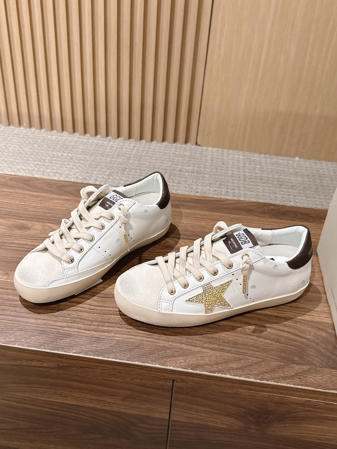 #限女码 GOLDEN GOOSE#早秋新款星星做旧星星板鞋 自带复古松弛街头氛围感,经典星星标识辨识度拉满,做旧质感随 #限女码 GOLDEN GOOSE#早秋新款星星做旧星星板鞋 自带复古松弛街头氛围感,经典星星标识辨识度拉满,做旧质感随