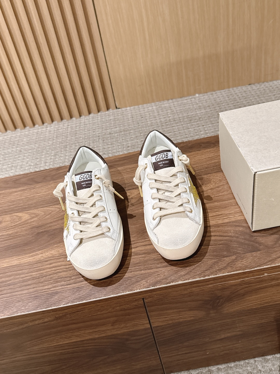 #限女码 GOLDEN GOOSE#早秋新款星星做旧星星板鞋 自带复古松弛街头氛围感,经典星星标识辨识度拉满,做旧质感随 #限女码 GOLDEN GOOSE#早秋新款星星做旧星星板鞋 自带复古松弛街头氛围感,经典星星标识辨识度拉满,做旧质感随