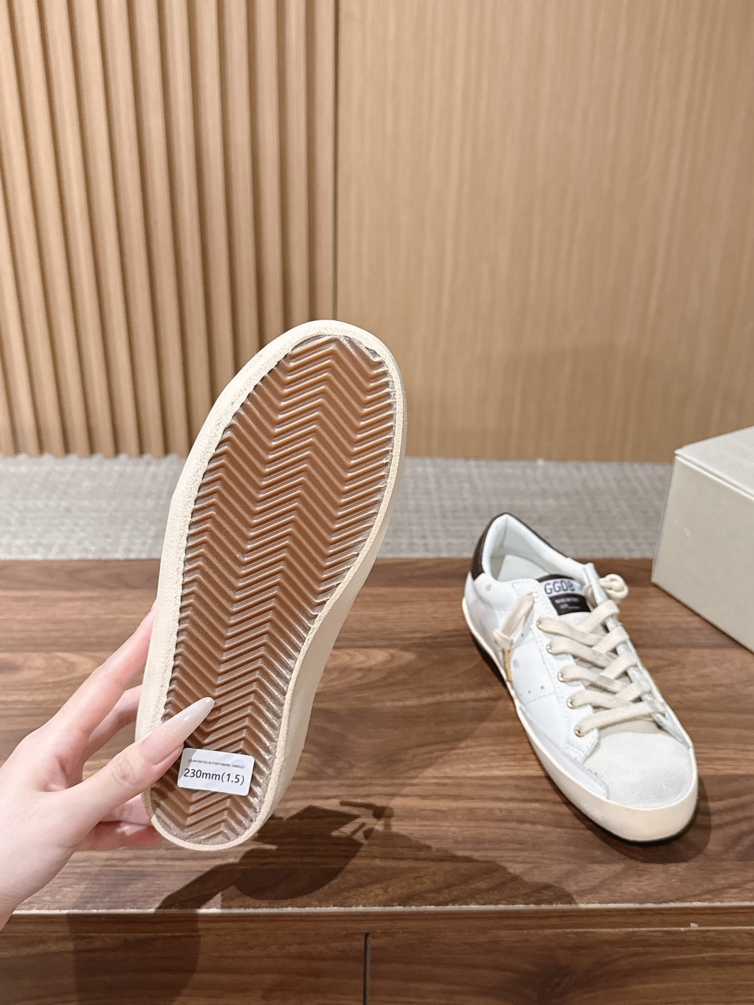 #限女码 GOLDEN GOOSE#早秋新款星星做旧星星板鞋 自带复古松弛街头氛围感,经典星星标识辨识度拉满,做旧质感随 #限女码 GOLDEN GOOSE#早秋新款星星做旧星星板鞋 自带复古松弛街头氛围感,经典星星标识辨识度拉满,做旧质感随