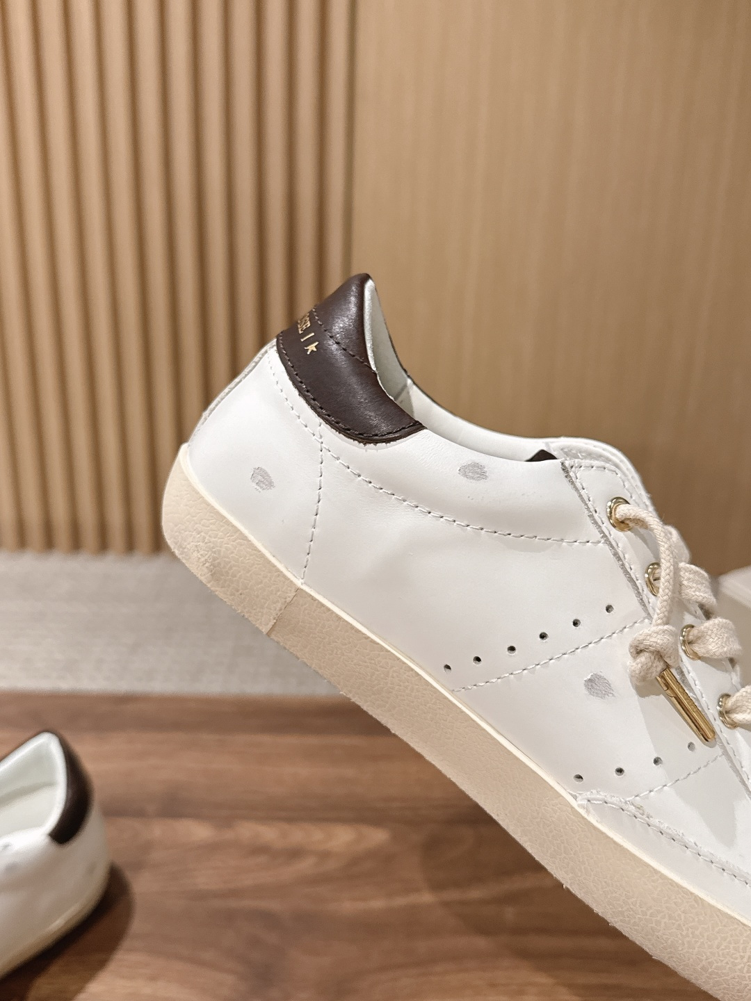 #限女码 GOLDEN GOOSE#早秋新款星星做旧星星板鞋 自带复古松弛街头氛围感,经典星星标识辨识度拉满,做旧质感随 #限女码 GOLDEN GOOSE#早秋新款星星做旧星星板鞋 自带复古松弛街头氛围感,经典星星标识辨识度拉满,做旧质感随