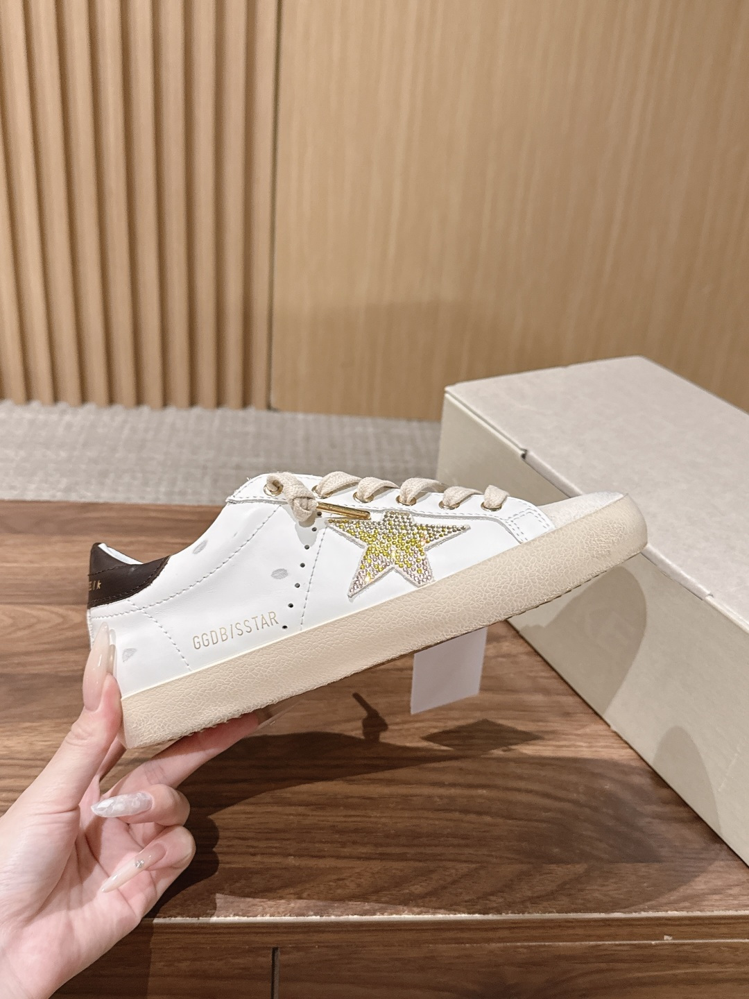 #限女码 GOLDEN GOOSE#早秋新款星星做旧星星板鞋 自带复古松弛街头氛围感,经典星星标识辨识度拉满,做旧质感随 #限女码 GOLDEN GOOSE#早秋新款星星做旧星星板鞋 自带复古松弛街头氛围感,经典星星标识辨识度拉满,做旧质感随