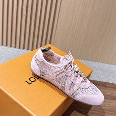 【扣件】 LOUIS VUITTON ☑️驴牌运动鞋近来热度居高不下!品牌代言人宋茜、周冬雨,品牌大使钟楚曦、欧阳娜娜、 【扣件】 LOUIS VUITTON ☑️驴牌运动鞋近来热度居高不下!品牌代言人宋茜、周冬雨,品牌大使钟楚曦、欧阳娜娜、
