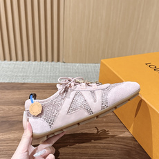 【扣件】 LOUIS VUITTON ☑️驴牌运动鞋近来热度居高不下!品牌代言人宋茜、周冬雨,品牌大使钟楚曦、欧阳娜娜、 【扣件】 LOUIS VUITTON ☑️驴牌运动鞋近来热度居高不下!品牌代言人宋茜、周冬雨,品牌大使钟楚曦、欧阳娜娜、
