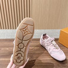 【扣件】 LOUIS VUITTON ☑️驴牌运动鞋近来热度居高不下!品牌代言人宋茜、周冬雨,品牌大使钟楚曦、欧阳娜娜、 【扣件】 LOUIS VUITTON ☑️驴牌运动鞋近来热度居高不下!品牌代言人宋茜、周冬雨,品牌大使钟楚曦、欧阳娜娜、