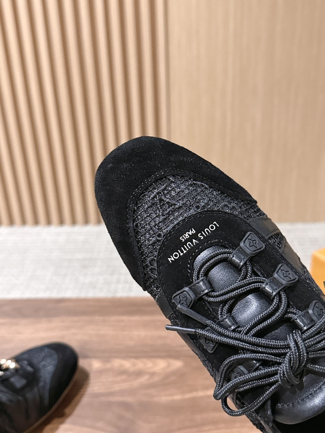 【扣件】 LOUIS VUITTON ☑️驴牌运动鞋近来热度居高不下！品牌代言人宋茜､周冬雨,品牌大使钟楚曦､欧阳娜娜､