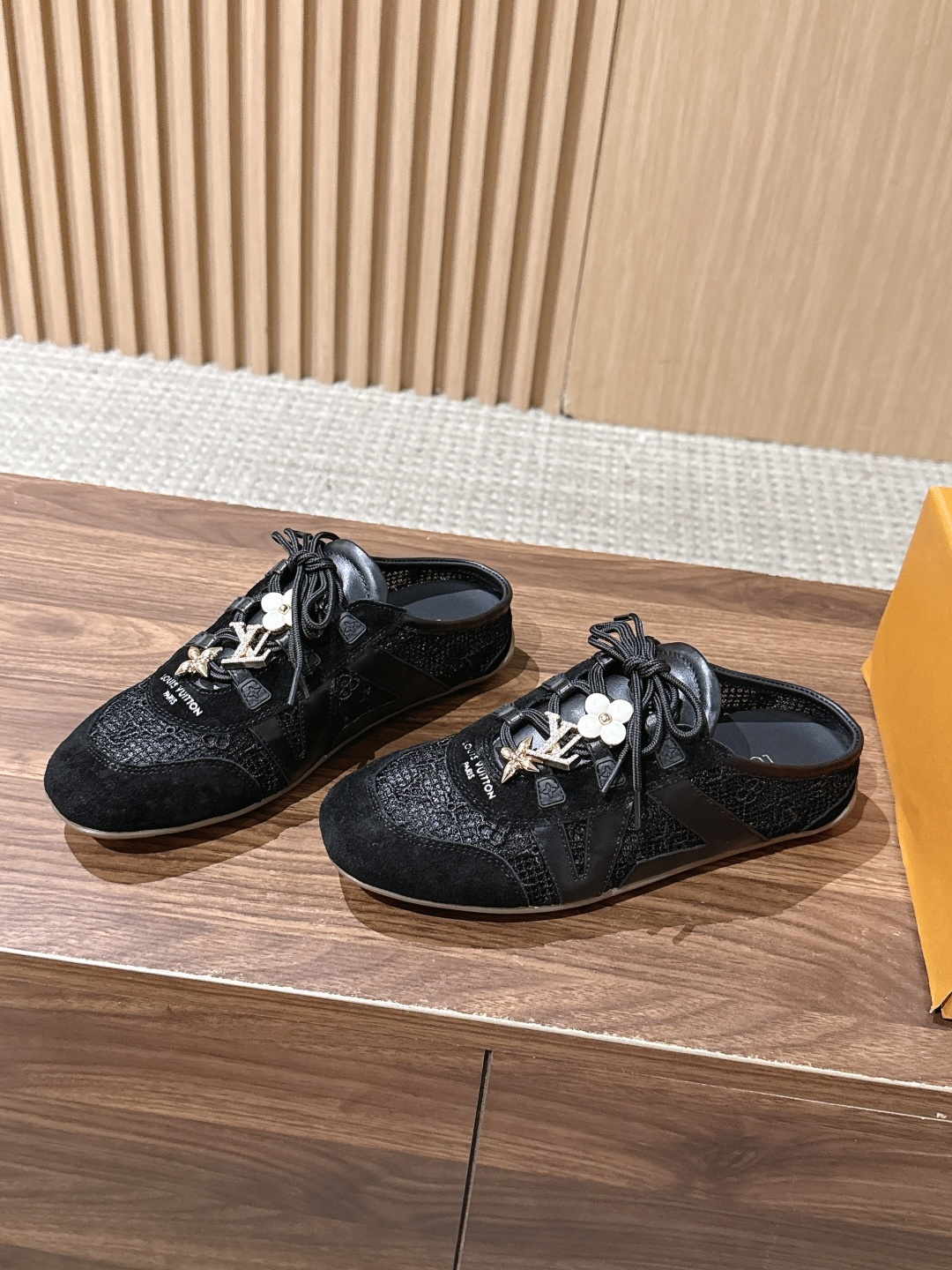 【扣件】 LOUIS VUITTON ☑️驴牌运动鞋近来热度居高不下!品牌代言人宋茜、周冬雨,品牌大使钟楚曦、欧阳娜娜、 【扣件】 LOUIS VUITTON ☑️驴牌运动鞋近来热度居高不下!品牌代言人宋茜、周冬雨,品牌大使钟楚曦、欧阳娜娜、