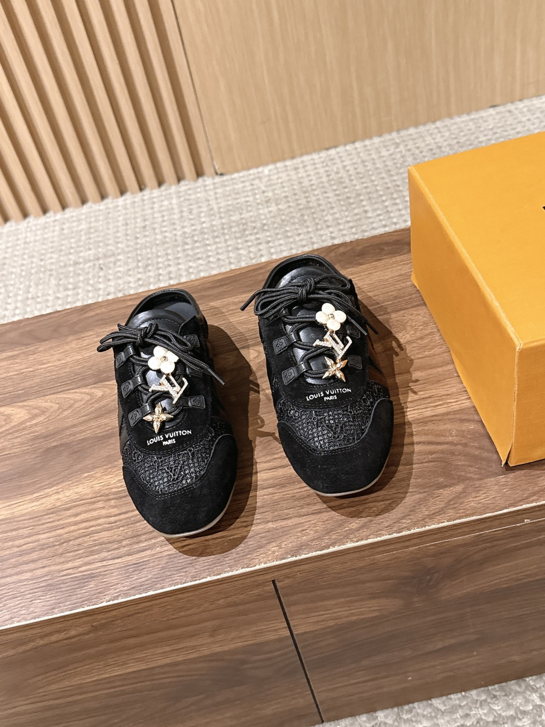 【扣件】 LOUIS VUITTON ☑️驴牌运动鞋近来热度居高不下!品牌代言人宋茜、周冬雨,品牌大使钟楚曦、欧阳娜娜、 【扣件】 LOUIS VUITTON ☑️驴牌运动鞋近来热度居高不下!品牌代言人宋茜、周冬雨,品牌大使钟楚曦、欧阳娜娜、