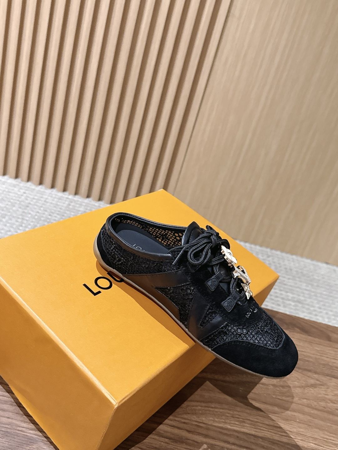 【扣件】 LOUIS VUITTON ☑️驴牌运动鞋近来热度居高不下!品牌代言人宋茜、周冬雨,品牌大使钟楚曦、欧阳娜娜、 【扣件】 LOUIS VUITTON ☑️驴牌运动鞋近来热度居高不下!品牌代言人宋茜、周冬雨,品牌大使钟楚曦、欧阳娜娜、
