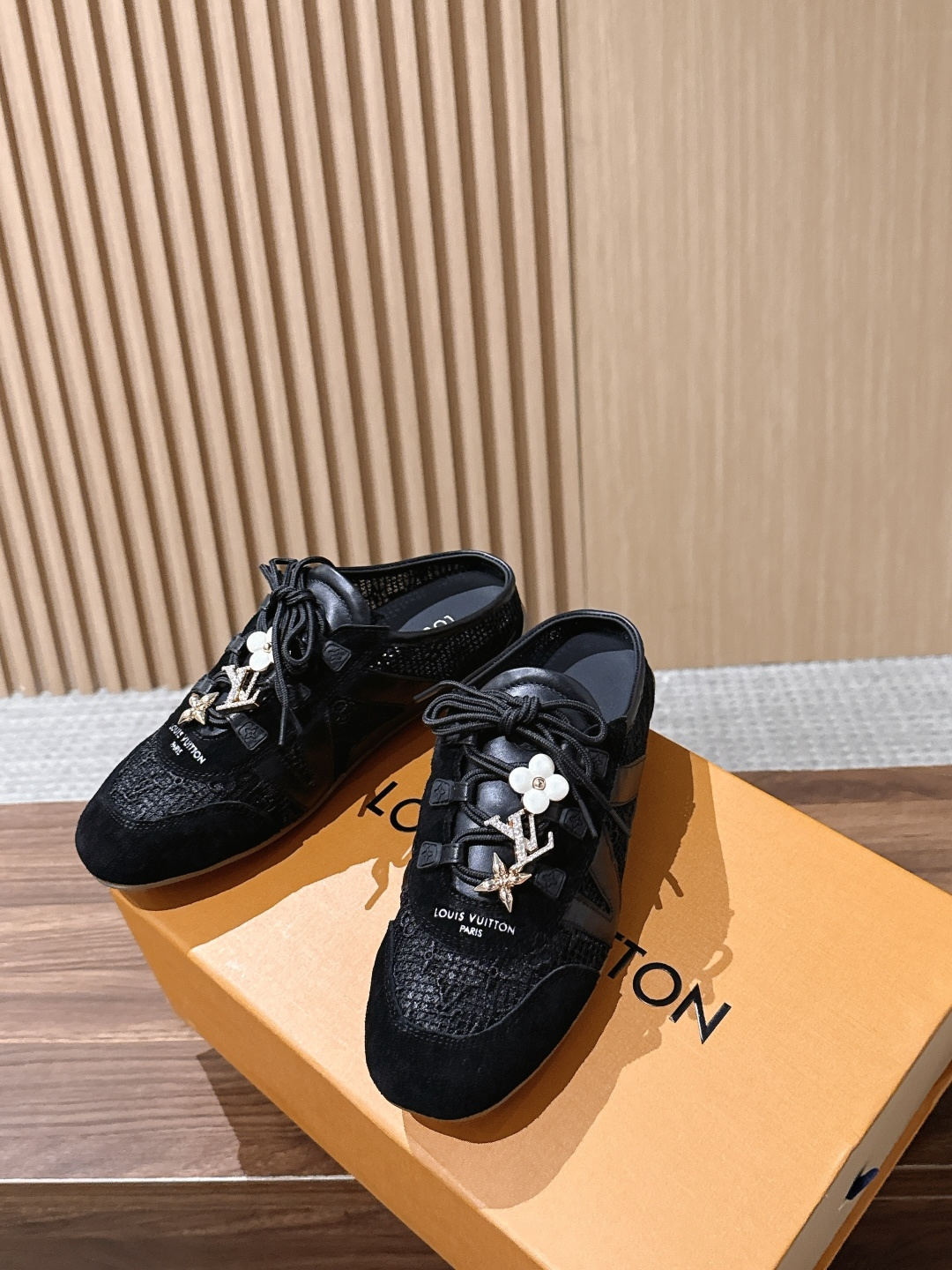 【扣件】 LOUIS VUITTON ☑️驴牌运动鞋近来热度居高不下!品牌代言人宋茜、周冬雨,品牌大使钟楚曦、欧阳娜娜、 【扣件】 LOUIS VUITTON ☑️驴牌运动鞋近来热度居高不下!品牌代言人宋茜、周冬雨,品牌大使钟楚曦、欧阳娜娜、