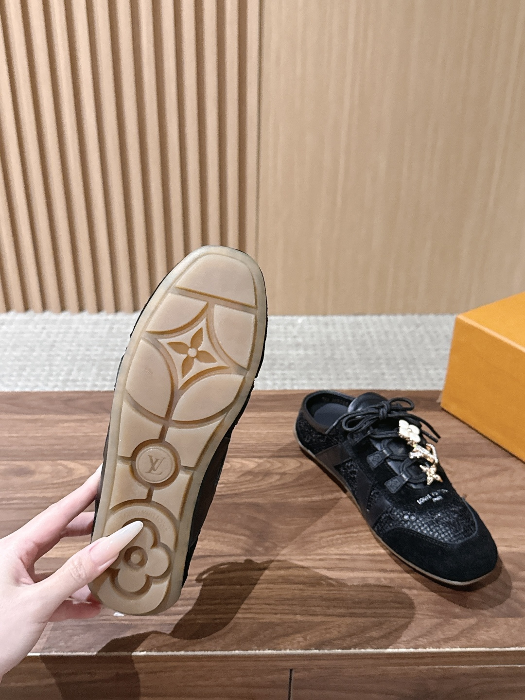 【扣件】 LOUIS VUITTON ☑️驴牌运动鞋近来热度居高不下!品牌代言人宋茜、周冬雨,品牌大使钟楚曦、欧阳娜娜、 【扣件】 LOUIS VUITTON ☑️驴牌运动鞋近来热度居高不下!品牌代言人宋茜、周冬雨,品牌大使钟楚曦、欧阳娜娜、