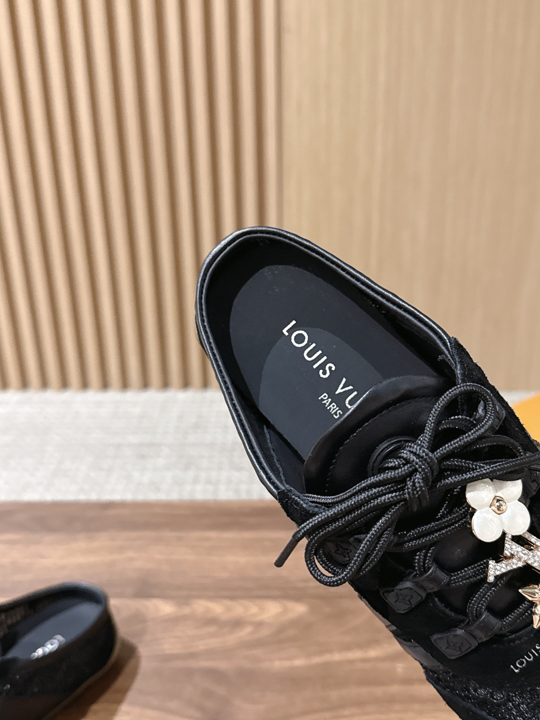 【扣件】 LOUIS VUITTON ☑️驴牌运动鞋近来热度居高不下!品牌代言人宋茜、周冬雨,品牌大使钟楚曦、欧阳娜娜、 【扣件】 LOUIS VUITTON ☑️驴牌运动鞋近来热度居高不下!品牌代言人宋茜、周冬雨,品牌大使钟楚曦、欧阳娜娜、