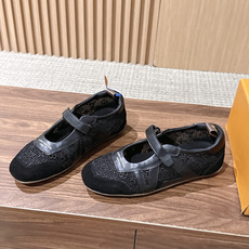 LOUIS VUITTON ☑️驴牌运动鞋近来热度居高不下!品牌代言人宋茜、周冬雨,品牌大使钟楚曦、欧阳娜娜、金晨,演员 LOUIS VUITTON ☑️驴牌运动鞋近来热度居高不下!品牌代言人宋茜、周冬雨,品牌大使钟楚曦、欧阳娜娜、金晨,演员