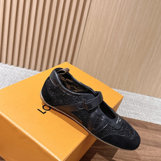 LOUIS VUITTON ☑️驴牌运动鞋近来热度居高不下!品牌代言人宋茜、周冬雨,品牌大使钟楚曦、欧阳娜娜、金晨,演员 LOUIS VUITTON ☑️驴牌运动鞋近来热度居高不下!品牌代言人宋茜、周冬雨,品牌大使钟楚曦、欧阳娜娜、金晨,演员