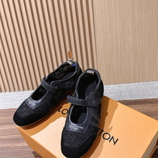 LOUIS VUITTON ☑️驴牌运动鞋近来热度居高不下!品牌代言人宋茜、周冬雨,品牌大使钟楚曦、欧阳娜娜、金晨,演员 LOUIS VUITTON ☑️驴牌运动鞋近来热度居高不下!品牌代言人宋茜、周冬雨,品牌大使钟楚曦、欧阳娜娜、金晨,演员