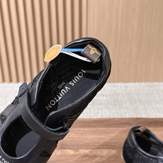 LOUIS VUITTON ☑️驴牌运动鞋近来热度居高不下!品牌代言人宋茜、周冬雨,品牌大使钟楚曦、欧阳娜娜、金晨,演员 LOUIS VUITTON ☑️驴牌运动鞋近来热度居高不下!品牌代言人宋茜、周冬雨,品牌大使钟楚曦、欧阳娜娜、金晨,演员