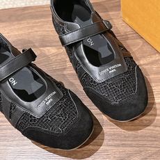 LOUIS VUITTON ☑️驴牌运动鞋近来热度居高不下!品牌代言人宋茜、周冬雨,品牌大使钟楚曦、欧阳娜娜、金晨,演员 LOUIS VUITTON ☑️驴牌运动鞋近来热度居高不下!品牌代言人宋茜、周冬雨,品牌大使钟楚曦、欧阳娜娜、金晨,演员
