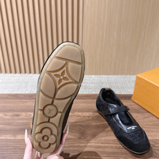 LOUIS VUITTON ☑️驴牌运动鞋近来热度居高不下!品牌代言人宋茜、周冬雨,品牌大使钟楚曦、欧阳娜娜、金晨,演员 LOUIS VUITTON ☑️驴牌运动鞋近来热度居高不下!品牌代言人宋茜、周冬雨,品牌大使钟楚曦、欧阳娜娜、金晨,演员