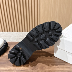 【布面】 Alexander McQueen 亚历山大.麦昆新款Ollie男士休闲鞋布鞋 本命暗黑系休闲鞋上线✨精致白色 【布面】 Alexander McQueen 亚历山大.麦昆新款Ollie男士休闲鞋布鞋 本命暗黑系休闲鞋上线✨精致白色