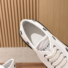 【布面】 Alexander McQueen 亚历山大.麦昆新款Ollie男士休闲鞋布鞋 本命暗黑系休闲鞋上线✨精致白色 【布面】 Alexander McQueen 亚历山大.麦昆新款Ollie男士休闲鞋布鞋 本命暗黑系休闲鞋上线✨精致白色