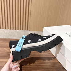【布面】 Alexander McQueen 亚历山大.麦昆新款Ollie男士休闲鞋布鞋 本命暗黑系休闲鞋上线✨精致白色 【布面】 Alexander McQueen 亚历山大.麦昆新款Ollie男士休闲鞋布鞋 本命暗黑系休闲鞋上线✨精致白色