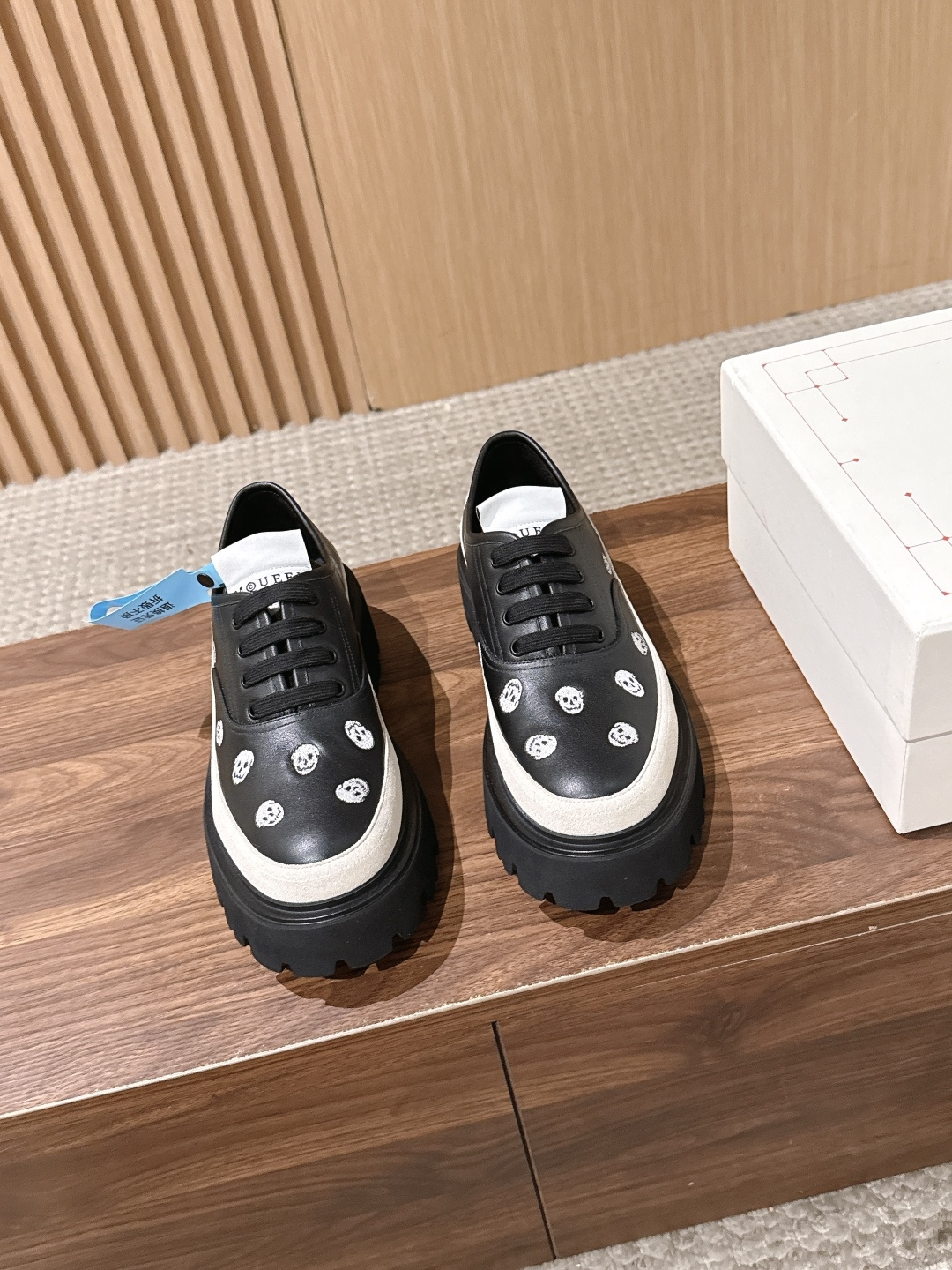 【皮面】 Alexander McQueen 亚历山大.麦昆新款Ollie男士休闲鞋布鞋 本命暗黑系休闲鞋上线✨精致白色 【皮面】 Alexander McQueen 亚历山大.麦昆新款Ollie男士休闲鞋布鞋 本命暗黑系休闲鞋上线✨精致白色