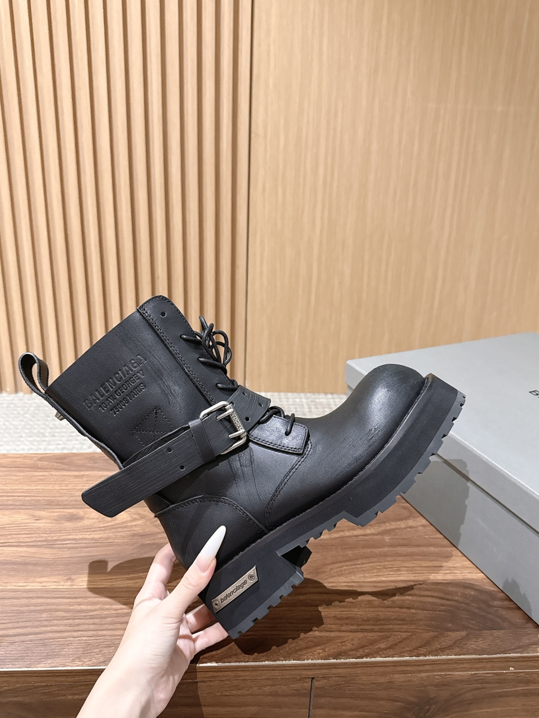 男码+20 BALENCIAGA#巴黎世家酷女孩情侣款必备系列 暗黑风格毒液短靴 时尚宠儿又添一员大将！一出场就气场全开