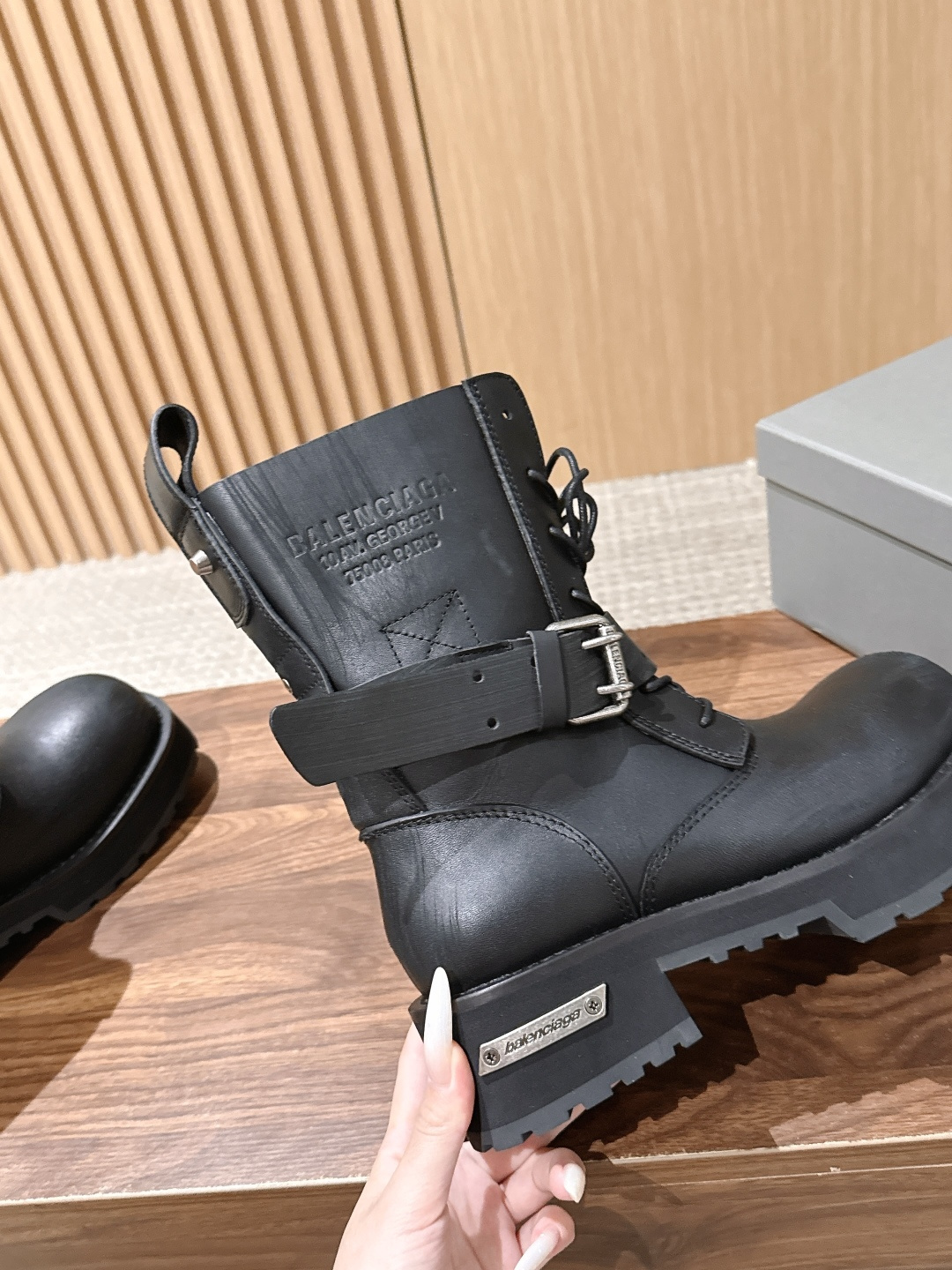 男码+20 BALENCIAGA#巴黎世家酷女孩情侣款必备系列 暗黑风格毒液短靴 时尚宠儿又添一员大将！一出场就气场全开