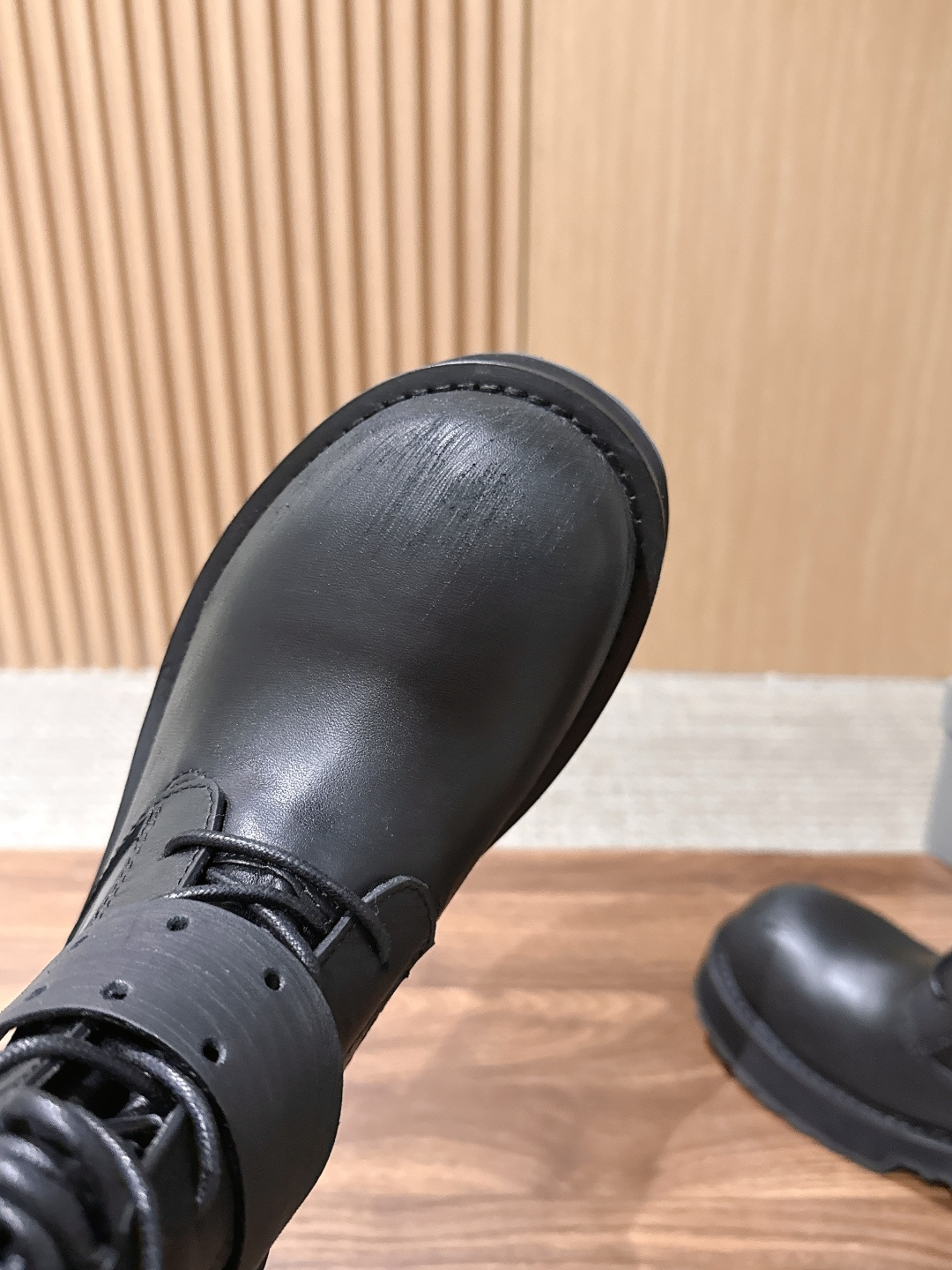 男码+20 BALENCIAGA#巴黎世家酷女孩情侣款必备系列 暗黑风格毒液短靴 时尚宠儿又添一员大将！一出场就气场全开